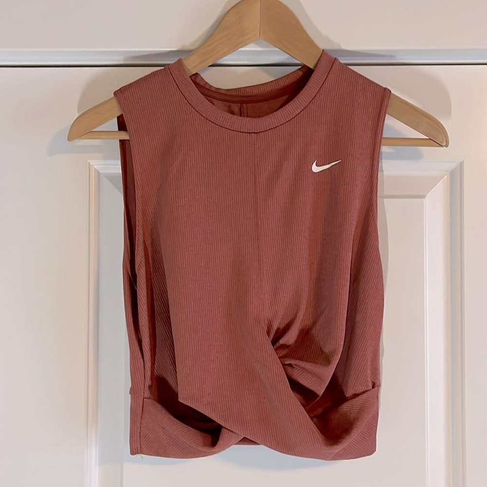 M Nike Twist Front Crop Top